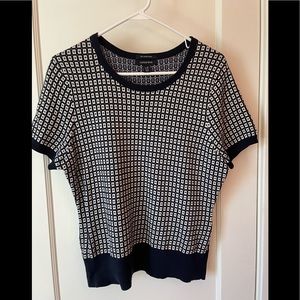 Land’s End blue and white short sleeve sweater top. Size large